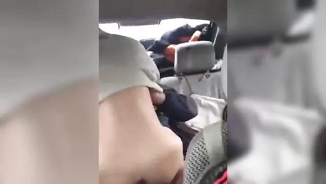 Секс в машине с горячей казашкой